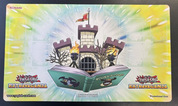 画像1: トゥーン・キングダム EXTRAVAGANZA プレイマット (1)
