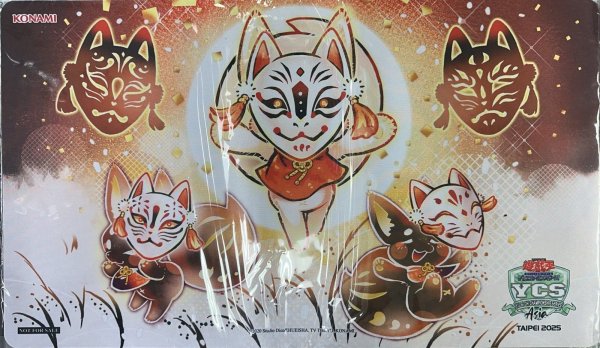 画像1: 【未開封】うかのみつねのおなり　プレイマット　 (1)